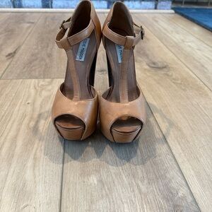 Steve Madden Dyvine T-Strap Platform Heels size 8